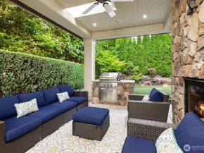 805 92nd Avenue NE, Bellevue WA 98004