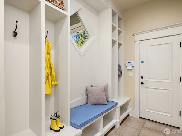 805 92nd Avenue NE, Bellevue WA 98004