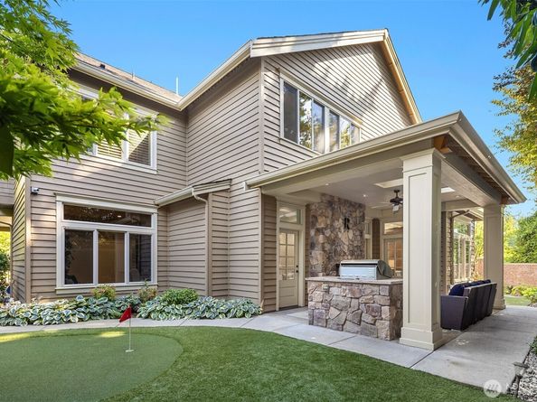 805 92nd Avenue NE, Bellevue WA 98004