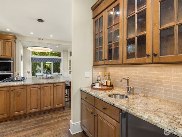 805 92nd Avenue NE, Bellevue WA 98004