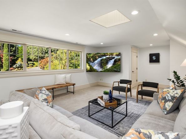 805 92nd Avenue NE, Bellevue WA 98004