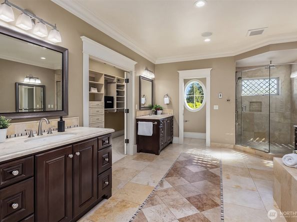 805 92nd Avenue NE, Bellevue WA 98004