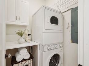 2446 Queen Anne Avenue N, Seattle WA 98109