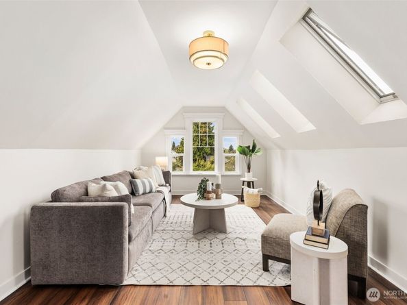 2446 Queen Anne Avenue N, Seattle WA 98109