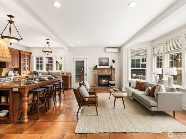 2446 Queen Anne Avenue N, Seattle WA 98109