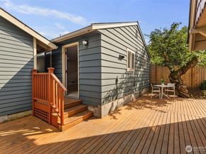 2446 Queen Anne Avenue N, Seattle WA 98109