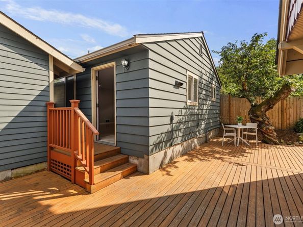 2446 Queen Anne Avenue N, Seattle WA 98109