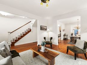 2446 Queen Anne Avenue N, Seattle WA 98109