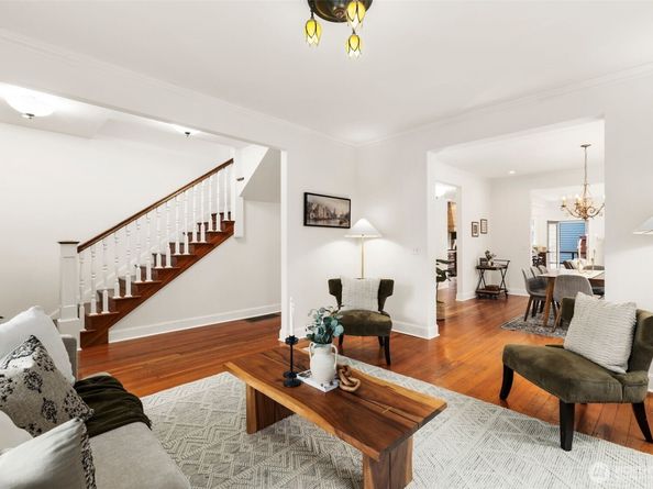 2446 Queen Anne Avenue N, Seattle WA 98109