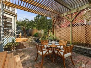 2446 Queen Anne Avenue N, Seattle WA 98109