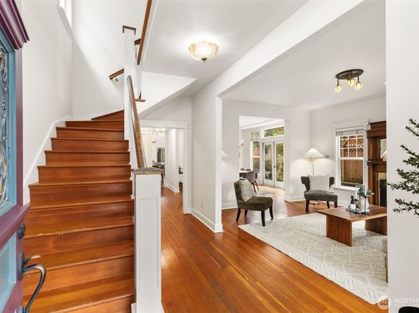 2446 Queen Anne Avenue N, Seattle WA 98109