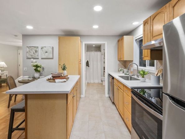 2446 Queen Anne Avenue N, Seattle WA 98109