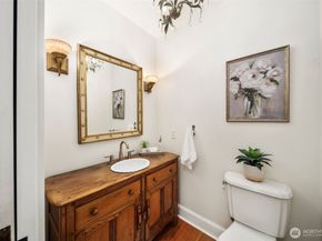 2446 Queen Anne Avenue N, Seattle WA 98109