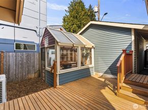 2446 Queen Anne Avenue N, Seattle WA 98109