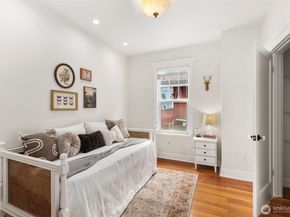 2446 Queen Anne Avenue N, Seattle WA 98109