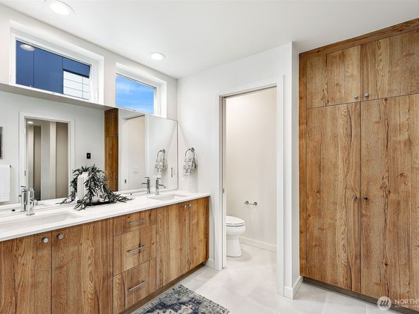 1301 C 31st Avenue S, Seattle WA 98144