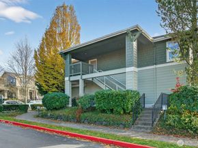 1981 24th Avenue NE 204, Issaquah WA 98029
