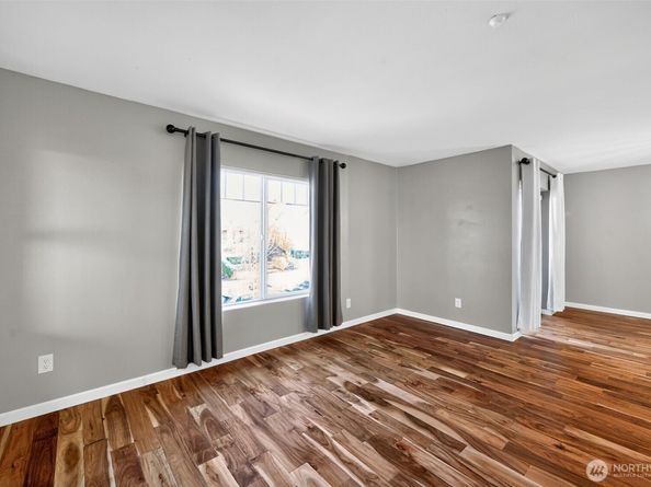 1981 24th Avenue NE 204, Issaquah WA 98029