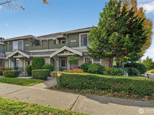 1981 24th Avenue NE 204, Issaquah WA 98029