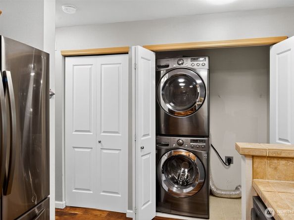 1981 24th Avenue NE 204, Issaquah WA 98029