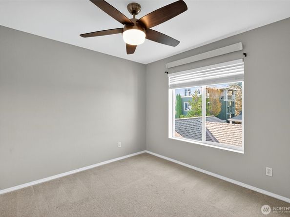 1981 24th Avenue NE 204, Issaquah WA 98029