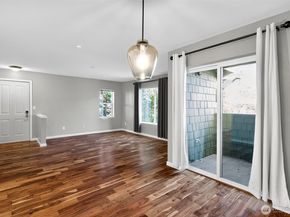 1981 24th Avenue NE 204, Issaquah WA 98029