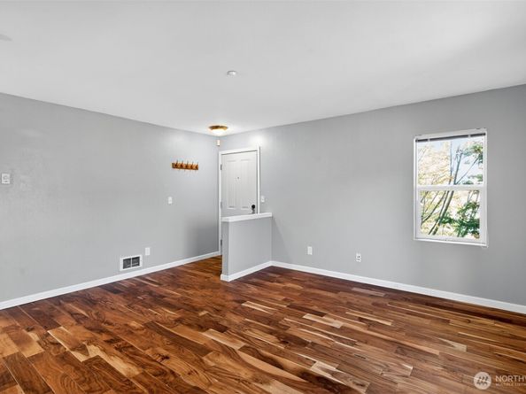 1981 24th Avenue NE 204, Issaquah WA 98029