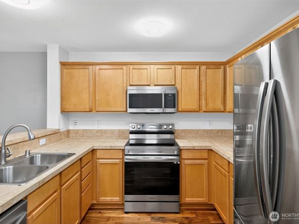 1981 24th Avenue NE 204, Issaquah WA 98029