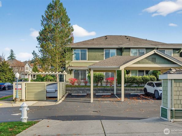 1981 24th Avenue NE 204, Issaquah WA 98029