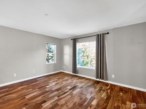 1981 24th Avenue NE 204, Issaquah WA 98029