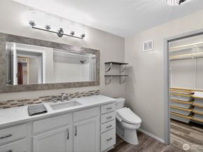 1981 24th Avenue NE 204, Issaquah WA 98029