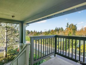 1981 24th Avenue NE 204, Issaquah WA 98029