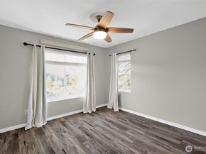 1981 24th Avenue NE 204, Issaquah WA 98029