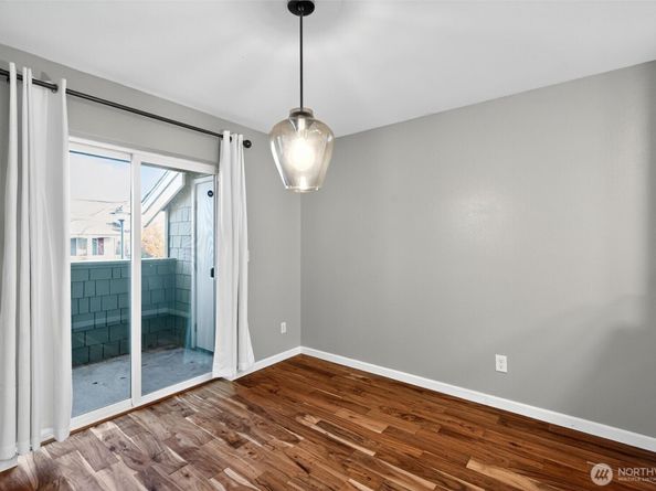 1981 24th Avenue NE 204, Issaquah WA 98029