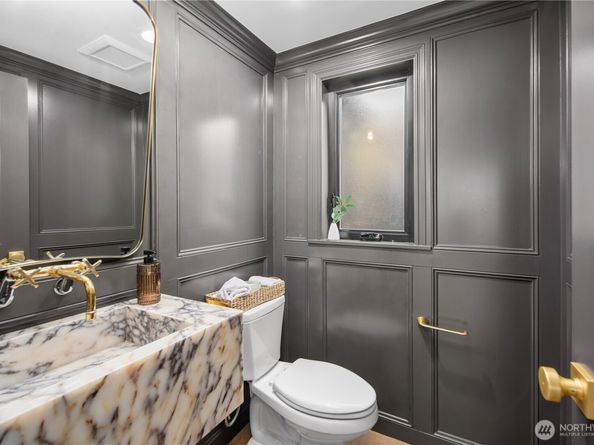 12216 Palatine Avenue N, Seattle WA 98133