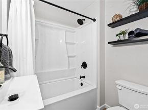 7552 21st Avenue SW, Seattle WA 98106