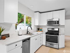 7552 21st Avenue SW, Seattle WA 98106