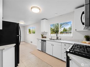 7552 21st Avenue SW, Seattle WA 98106