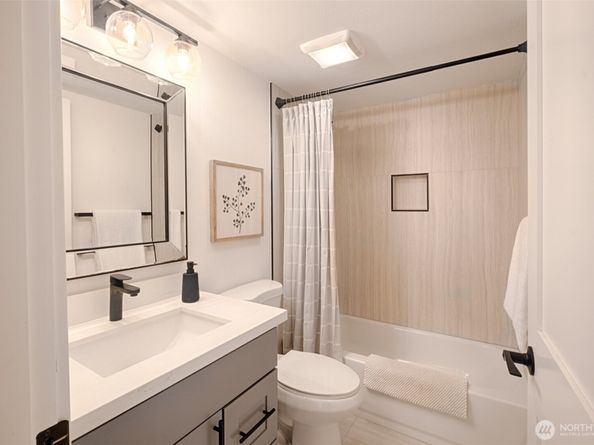 4521 SW Henderson Street, Seattle WA 98136