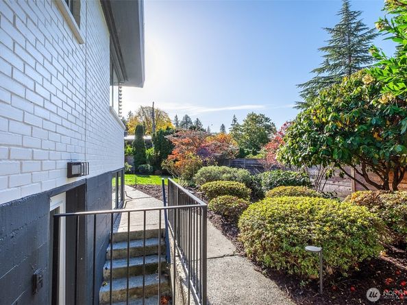 4521 SW Henderson Street, Seattle WA 98136