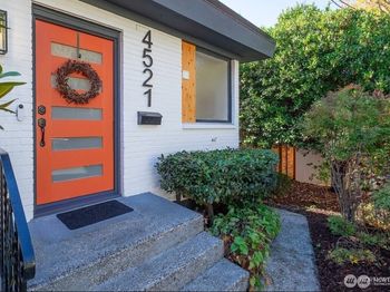 4521 SW Henderson Street