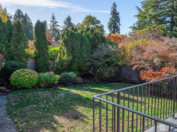 4521 SW Henderson Street, Seattle WA 98136