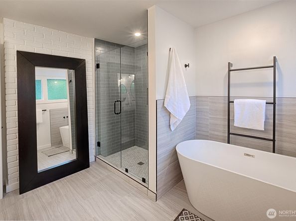 4521 SW Henderson Street, Seattle WA 98136