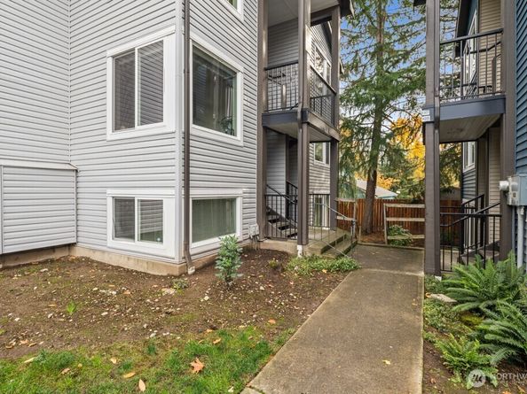 26339 116th Avenue SE I105, Kent WA 98030