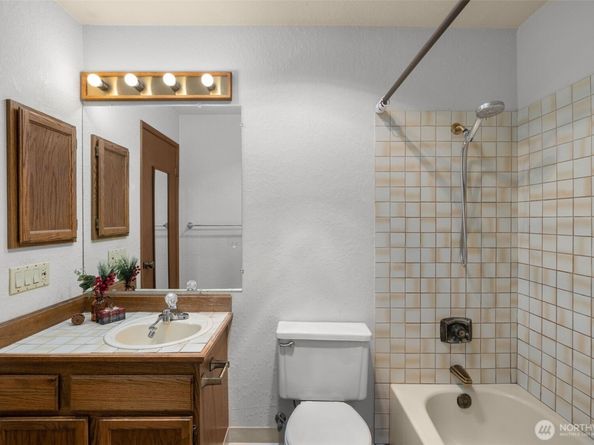 9512 1st Avenue NE 301, Seattle WA 98115