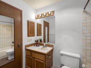 9512 1st Avenue NE 301, Seattle WA 98115