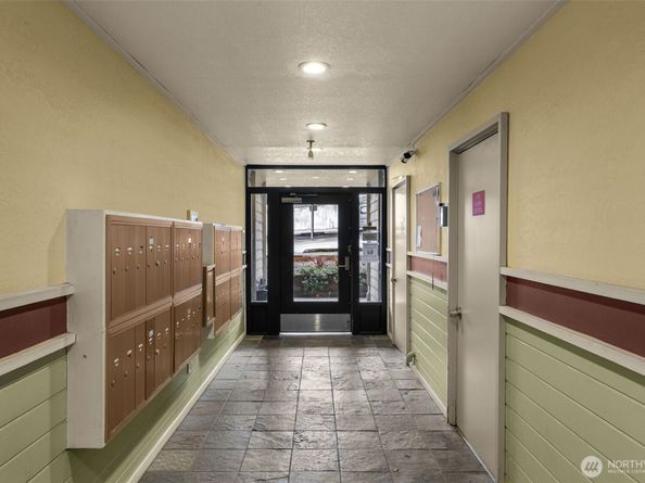 9512 1st Avenue NE 301, Seattle WA 98115