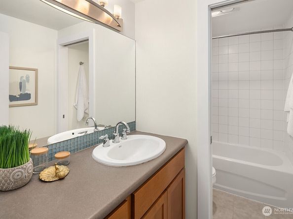 1730 Taylor Avenue N 409, Seattle WA 98109