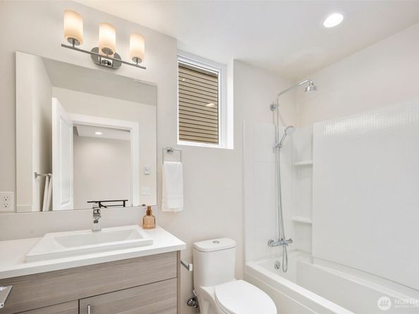 9241 B 16th Avenue SW, Seattle WA 98106