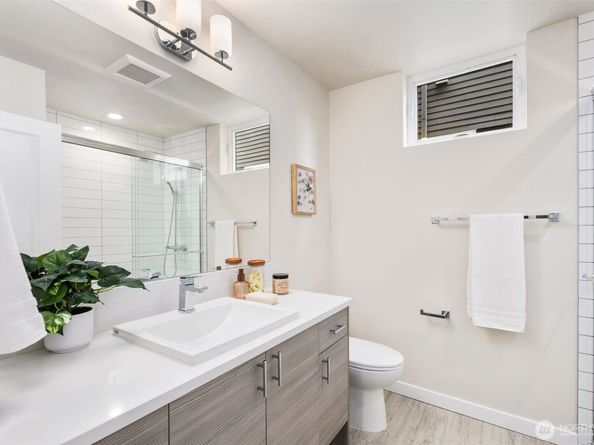 9241 B 16th Avenue SW, Seattle WA 98106